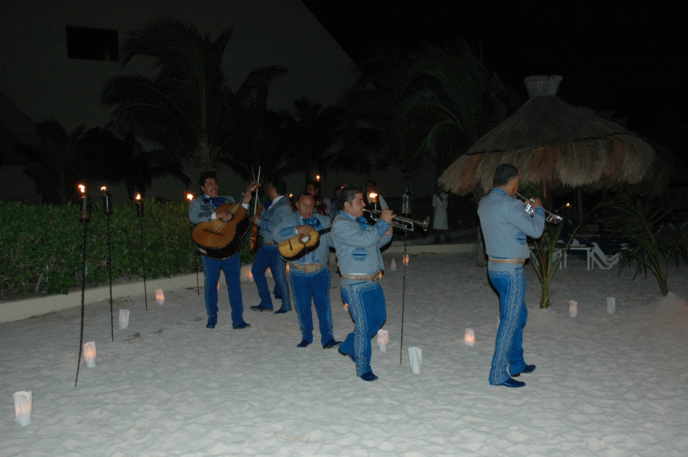 Then we were treated to the full flavor of Mexico--courtesy of the Mariachis!